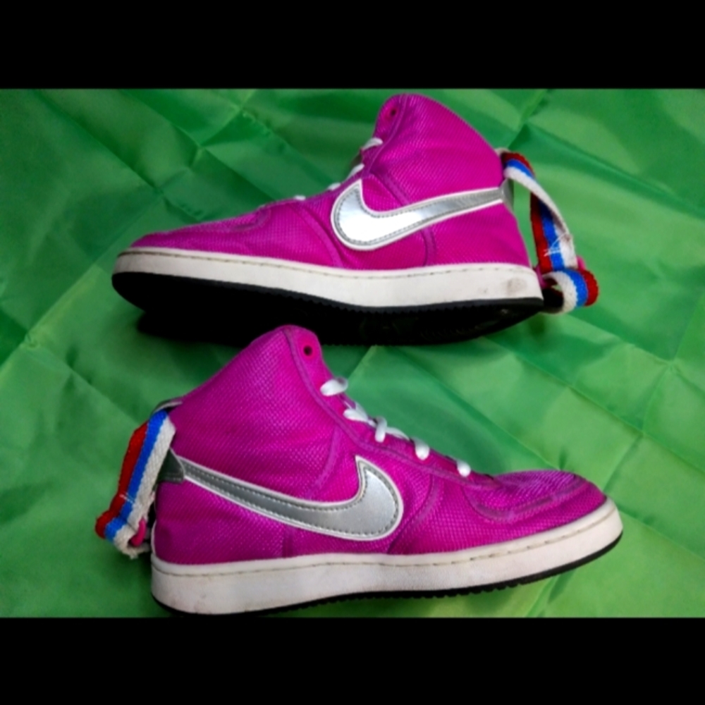 NIKE VANDAL HIGH SUPREME SIZE 4 GIRLS